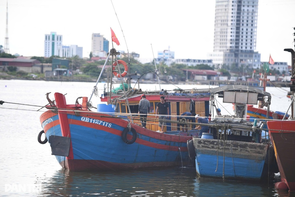 Yêu cầu các tỉnh từ Ninh Bình đến Huế cấm biển trước 17h - 1 Yêu cầu các tỉnh từ Ninh Bình đến Huế cấm biển trước 17h - 1
