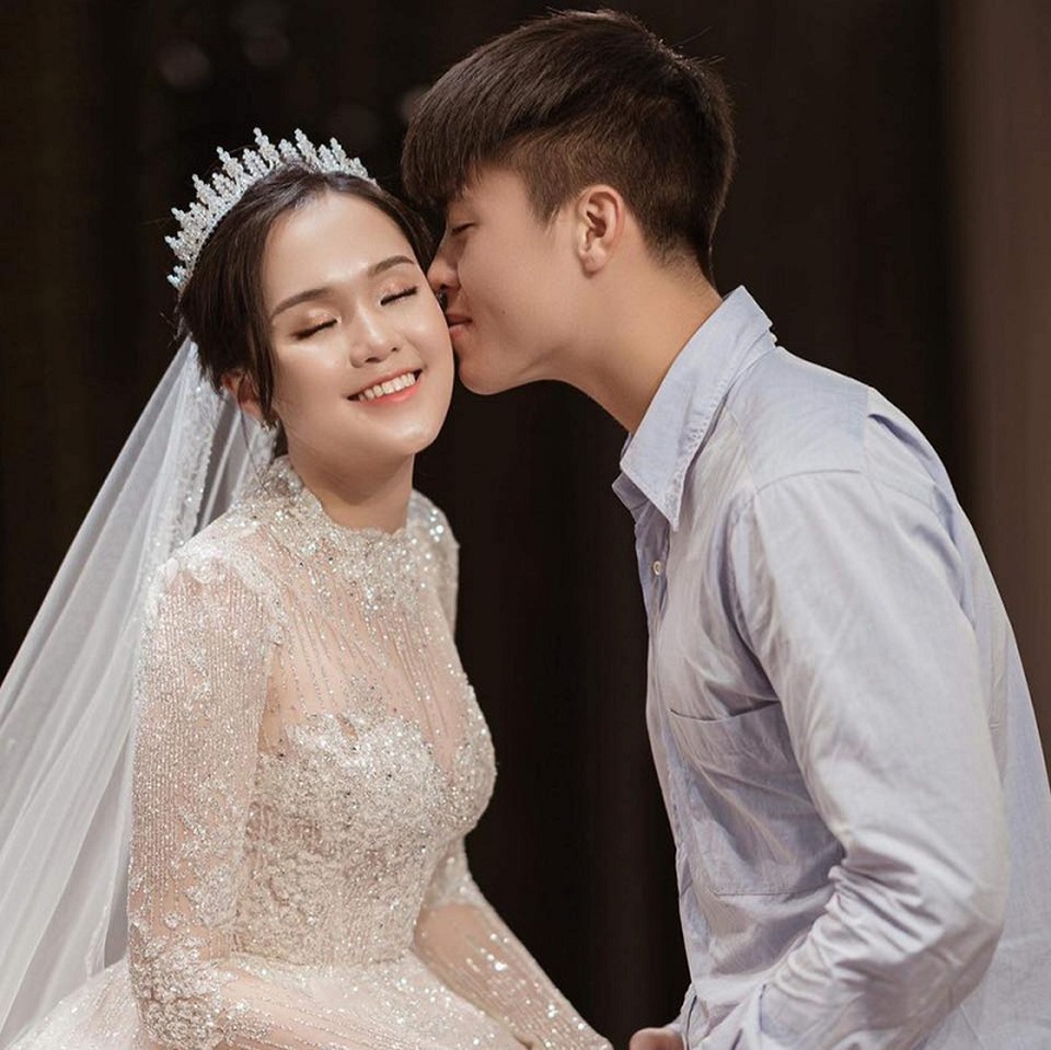 Hậu đám cưới xa hoa, vợ chồng Duy Mạnh hoãn trăng mật vì quá bận - 4 Hậu đám cưới xa hoa, vợ chồng Duy Mạnh hoãn trăng mật vì quá bận - 4