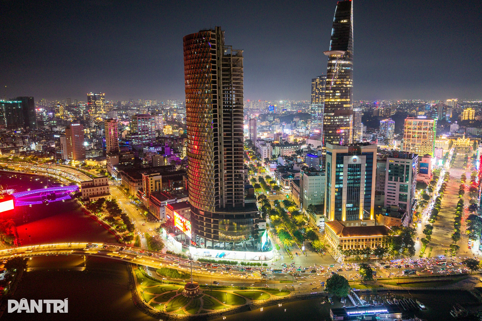 Sáu công trình kiến trúc ở TPHCM lung linh với hệ thống chiếu sáng 50 tỷ - 16 Sáu công trình kiến trúc ở TPHCM lung linh với hệ thống chiếu sáng 50 tỷ - 16