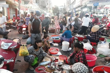 Các chợ vẫn hoạt động bình thường, không có tình trạng mua hàng tích trữ