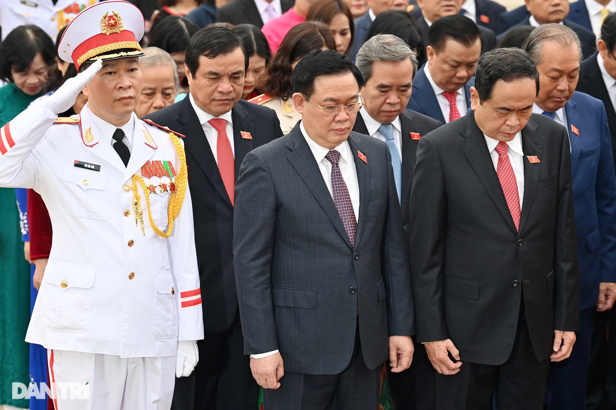 Đoàn đại biểu Quốc hội vào Lăng viếng Chủ tịch Hồ Chí Minh - 5 Đoàn đại biểu Quốc hội vào Lăng viếng Chủ tịch Hồ Chí Minh - 5