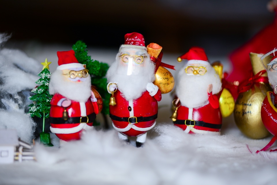 Biến vỏ trứng thành ông già Noel.jpg Biến vỏ trứng thành ông già Noel.jpg