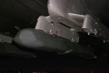 Máy bay ném bom Nga vượt 11.000 km để nã tên lửa tiêu diệt khủng bố ở Syria