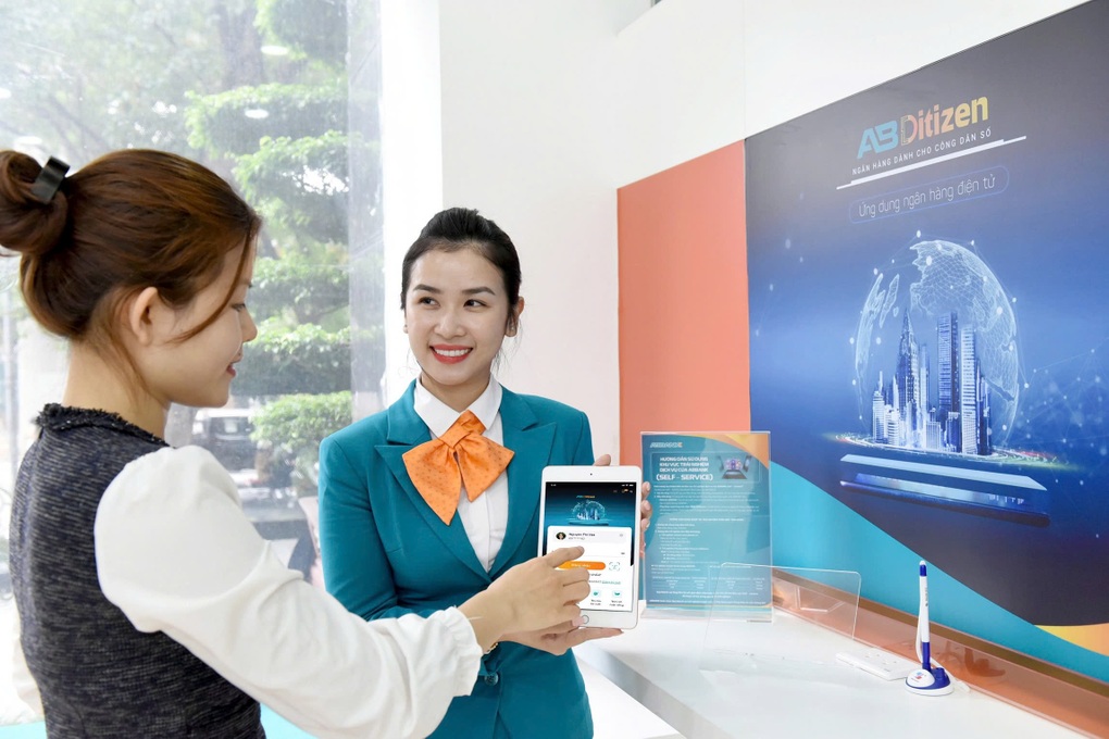 ABBANK đẩy mạnh chuyển đổi số, hỗ trợ khách hàng sau bão - 2 ABBANK đẩy mạnh chuyển đổi số, hỗ trợ khách hàng sau bão - 2