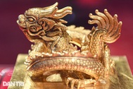 Ấn vàng Hoàng đế chi bảo hồi hương, có 4-5 bảo vệ túc trực ngày đêm