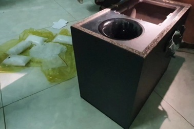 Nhét 700g ma túy đá trong thùng loa