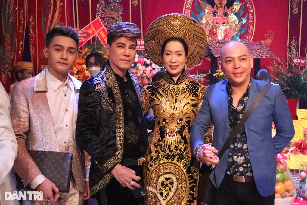 Trịnh Kim Chi mất ngủ nhiều đêm vì lo toan cho lễ cúng Tổ sân khấu - 6 Trịnh Kim Chi mất ngủ nhiều đêm vì lo toan cho lễ cúng Tổ sân khấu - 6