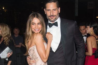 Kiều nữ Hollywood đẹp đôi bên “phi công trẻ”