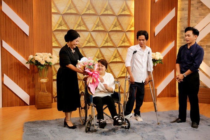 Chương trình Thuận vợ thuận chồng được phát sóng vào lúc 19h35 thứ Sáu hàng tuần trên VTV9.