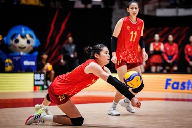 Tuyển bóng chuyền nữ Việt Nam tụt sâu hạng sau trận thua Kenya