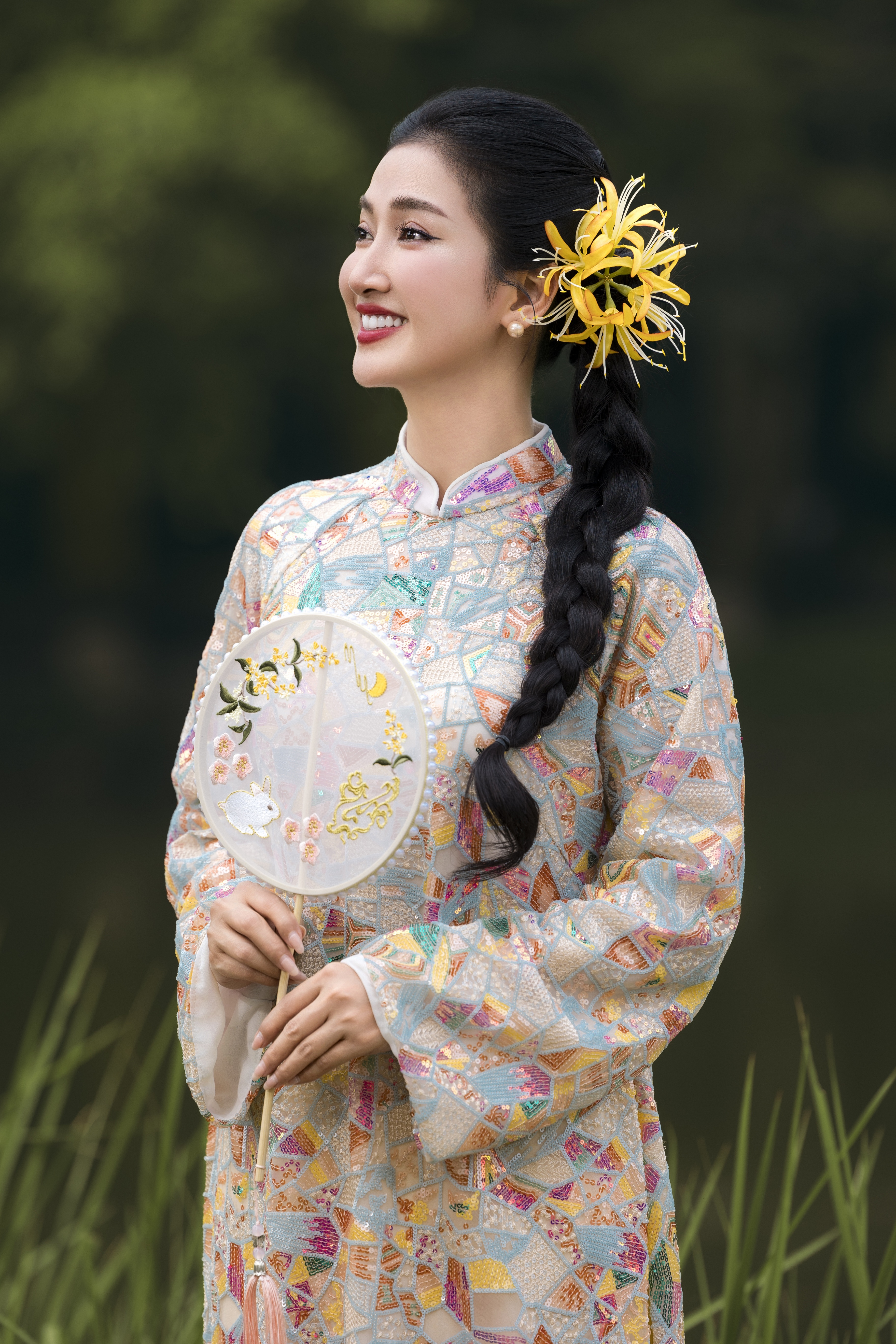 Dương Cẩm Lynh và Quỳnh Lam đọ dáng, khoe sắc ngày Tết - 2 Dương Cẩm Lynh và Quỳnh Lam đọ dáng, khoe sắc ngày Tết - 2