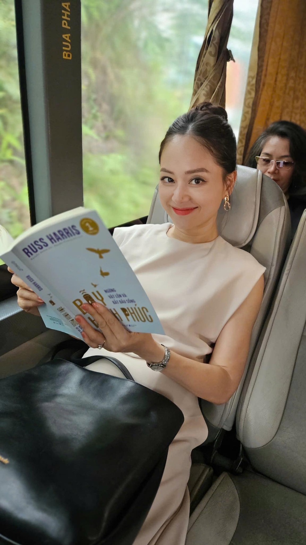 Phương Oanh lên tiếng cảnh báo vì bị mạo danh hình ảnh - 2 Phương Oanh lên tiếng cảnh báo vì bị mạo danh hình ảnh - 2