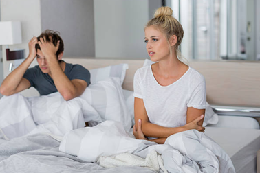 Vợ sốt sắng “kiếm con”, chồng phát "bệnh" sợ chăn gối