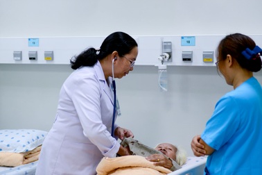 Xử lý thế nào khi ngộ độc thực phẩm ngày Tết?