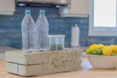 Nhà chống được bão làm từ hơn 600.000 chai nhựa tái chế