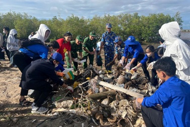 “Cùng hành động vì biển xanh”: Khi 10.000 trái tim lan tỏa thông điệp sống xanh