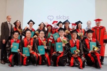 Trường y lớn bị chấm dứt chương trình đào tạo quốc tế, sinh viên sẽ ra sao?