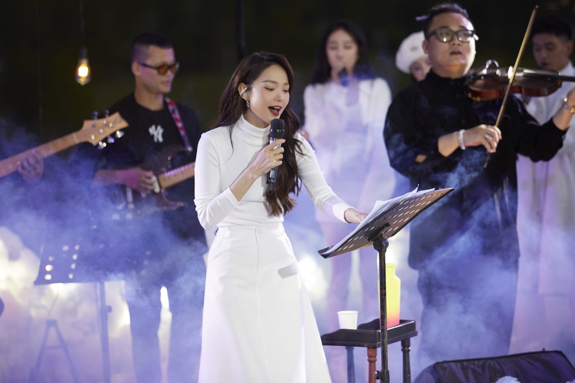 Minh Hằng bật khóc, lần đầu tâm sự với fan về đám cưới - 2 Minh Hằng bật khóc, lần đầu tâm sự với fan về đám cưới - 2