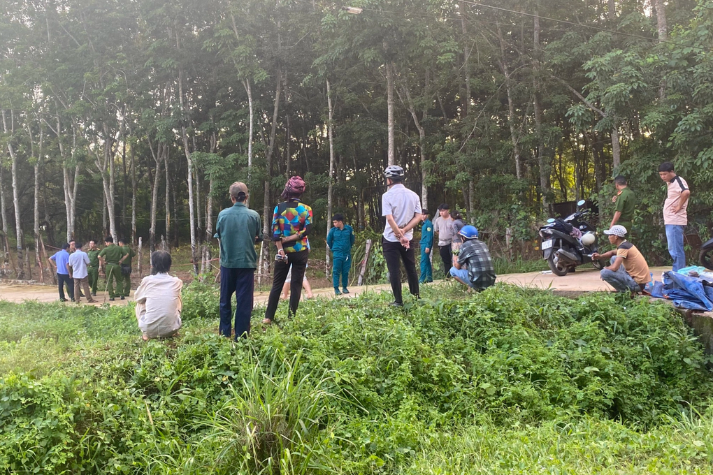 Vụ thi thể bé sơ sinh mất một chân: Người mẹ sinh con xong bỏ bên đường - 1 Vụ thi thể bé sơ sinh mất một chân: Người mẹ sinh con xong bỏ bên đường - 1
