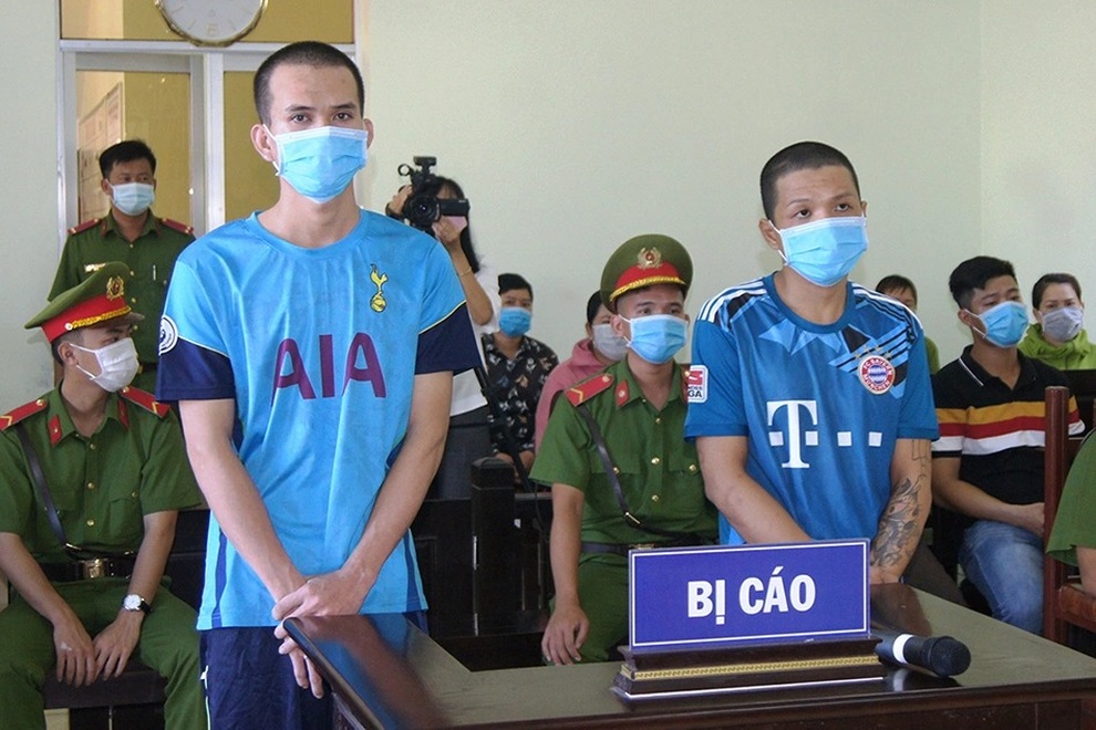 Lĩnh 5 năm tù vì chém bảo vệ dân phố ở chốt kiểm dịch Covid-19 - 1 Lĩnh 5 năm tù vì chém bảo vệ dân phố ở chốt kiểm dịch Covid-19 - 1