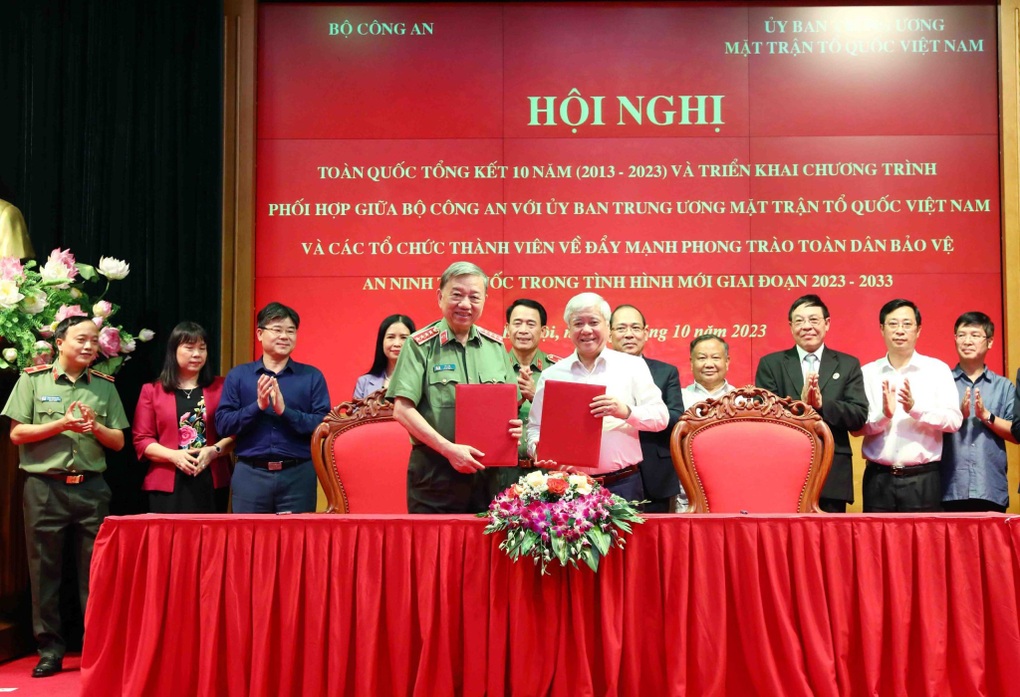 Đẩy mạnh phong trào toàn dân bảo vệ an ninh Tổ quốc trong tình hình mới - 3 Đẩy mạnh phong trào toàn dân bảo vệ an ninh Tổ quốc trong tình hình mới - 3
