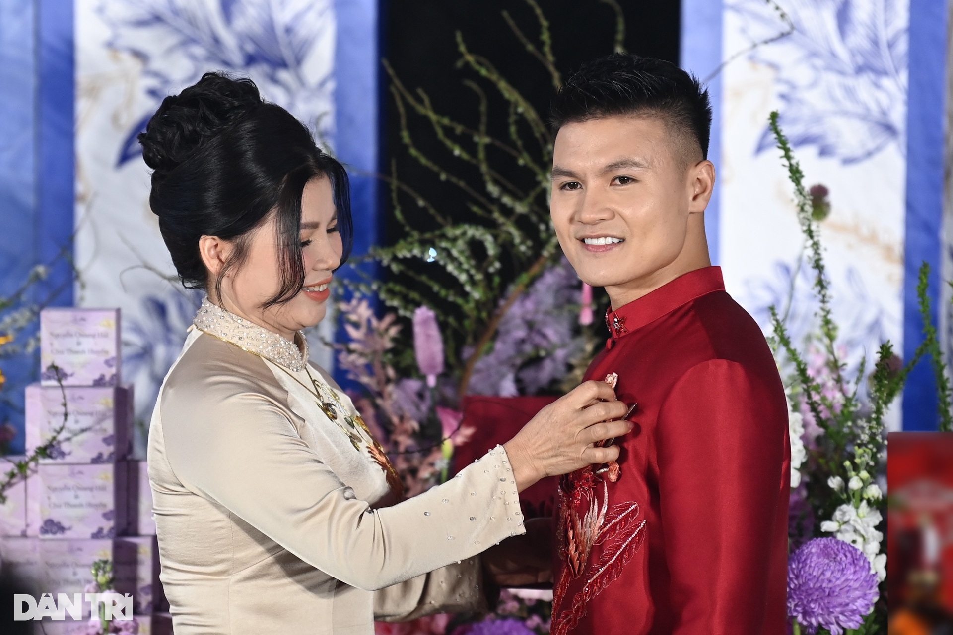 Ăn hỏi Quang Hải: Nhà trai dựng rạp hoành tráng, đưa sính lễ bằng xe sang - 9 Ăn hỏi Quang Hải: Nhà trai dựng rạp hoành tráng, đưa sính lễ bằng xe sang - 9