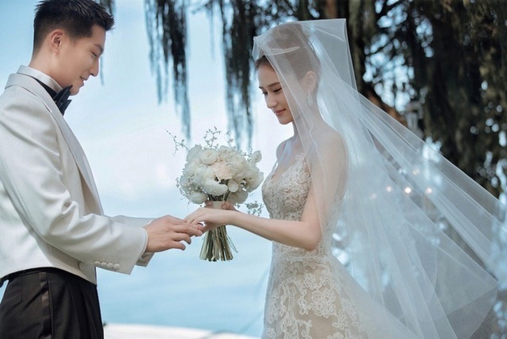 Tài tử Sở Kiều truyện và vợ con nhà tỷ phú một năm sau kết hôn - 1 Tài tử Sở Kiều truyện và vợ con nhà tỷ phú một năm sau kết hôn - 1