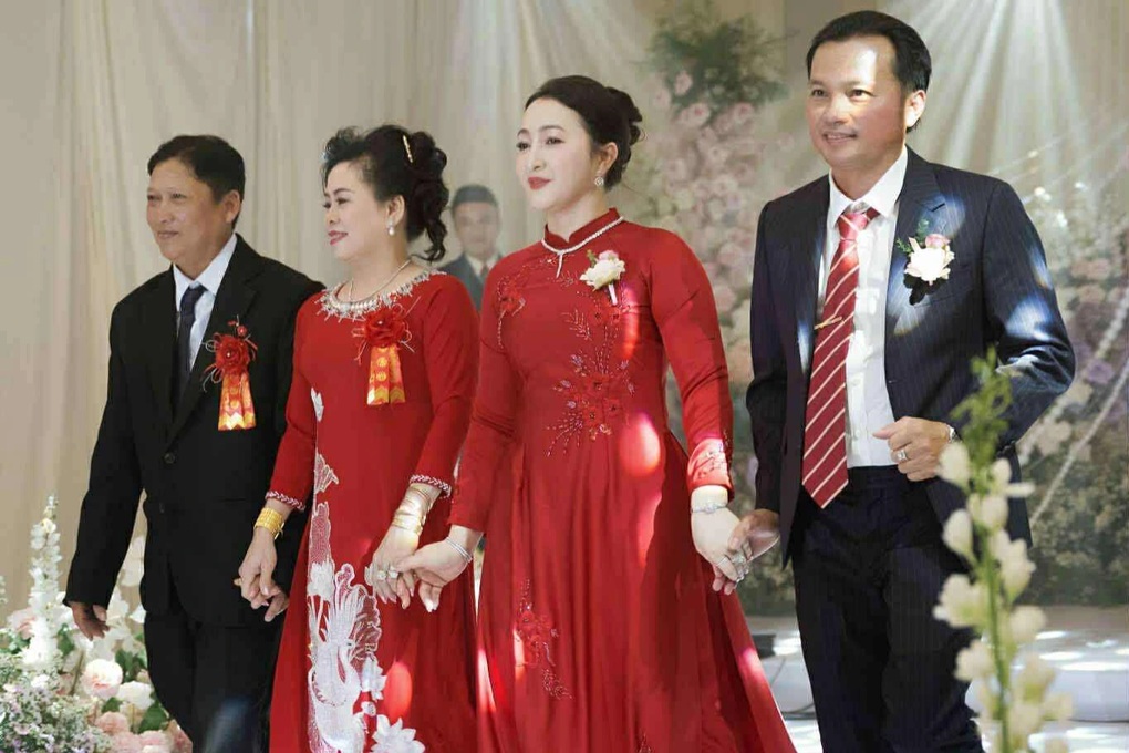 Cô dâu ở Hậu Giang bất ngờ nổi tiếng sau đám cưới có của hồi môn 10 tỷ đồng - 1 Cô dâu ở Hậu Giang bất ngờ nổi tiếng sau đám cưới có của hồi môn 10 tỷ đồng - 1