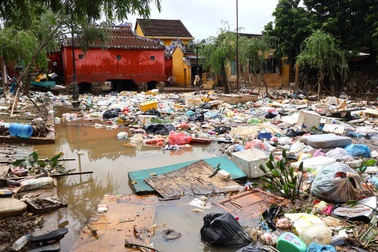 Lượng rác thải "khổng lồ" bủa vây phố cổ Hội An