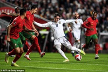 Bồ Đào Nha mất ngôi đầu bảng cay đắng, Tây Ban Nha giành vé dự World Cup