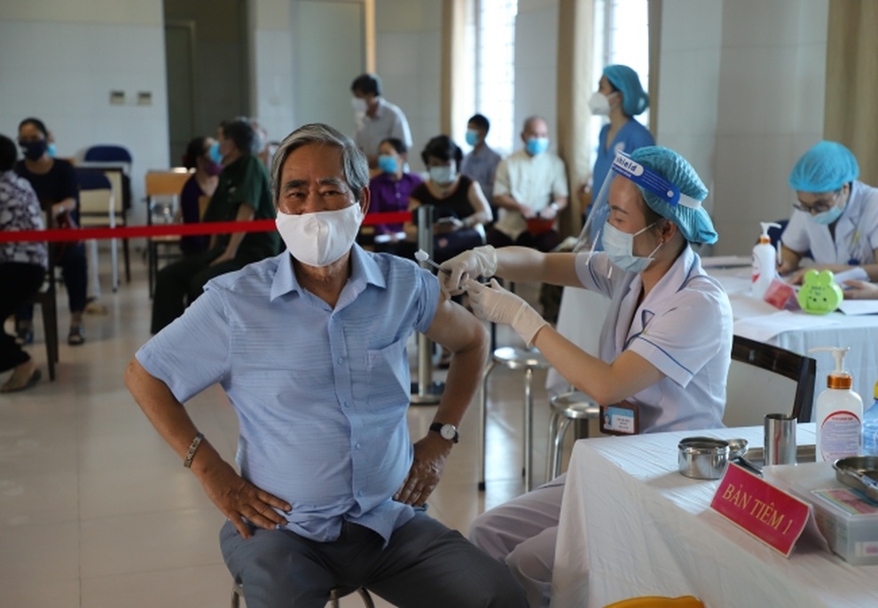 Thủ tướng: Tiêm phòng ngay người cao tuổi, có bệnh nền, yêu cầu dân ở yên - 2 Thủ tướng: Tiêm phòng ngay người cao tuổi, có bệnh nền, yêu cầu dân ở yên - 2