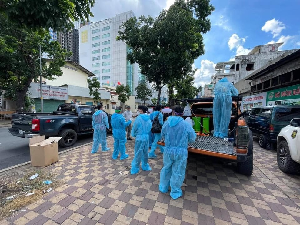 Đưa vợ con về quê, người chồng tình nguyện ở lại cùng TPHCM chống dịch - 3 Đưa vợ con về quê, người chồng tình nguyện ở lại cùng TPHCM chống dịch - 3