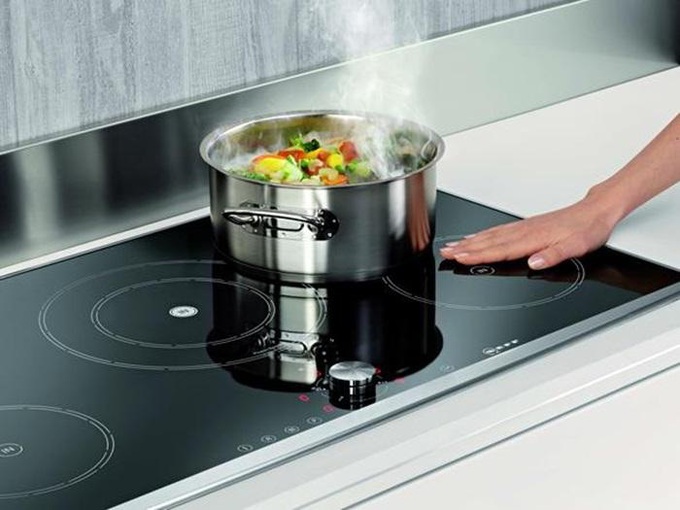 7 sai lầm khi sử dụng bếp điện từ gây mất an toàn - Ảnh 2. 7 sai lầm khi sử dụng bếp điện từ gây mất an toàn - Ảnh 2.