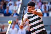 Alcaraz nhọc nhằn tiến vào tứ kết Roland Garros