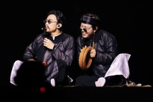 SOOBIN hát xẩm cùng bố - NSND Huỳnh Tú, khiến hàng nghìn fan phát sốt