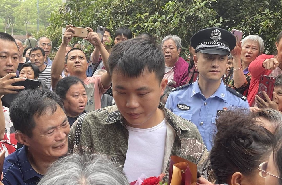 Người cha suốt 28 năm tìm con trai mất tích và cái kết đoàn tụ ấm lòng - 4 Người cha suốt 28 năm tìm con trai mất tích và cái kết đoàn tụ ấm lòng - 4