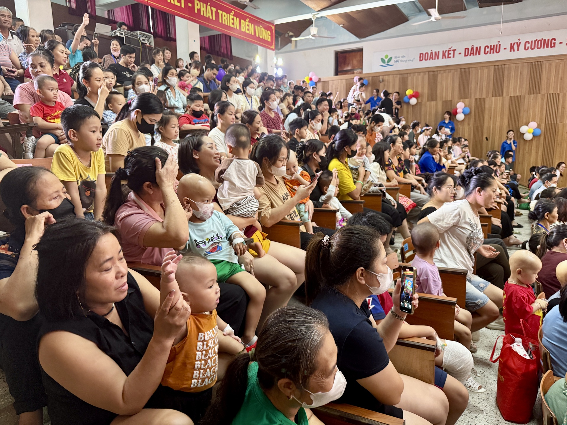 Điều ước bình an, đón nhiều Trung thu cùng gia đình của những em bé ung thư - 17 Điều ước bình an, đón nhiều Trung thu cùng gia đình của những em bé ung thư - 17