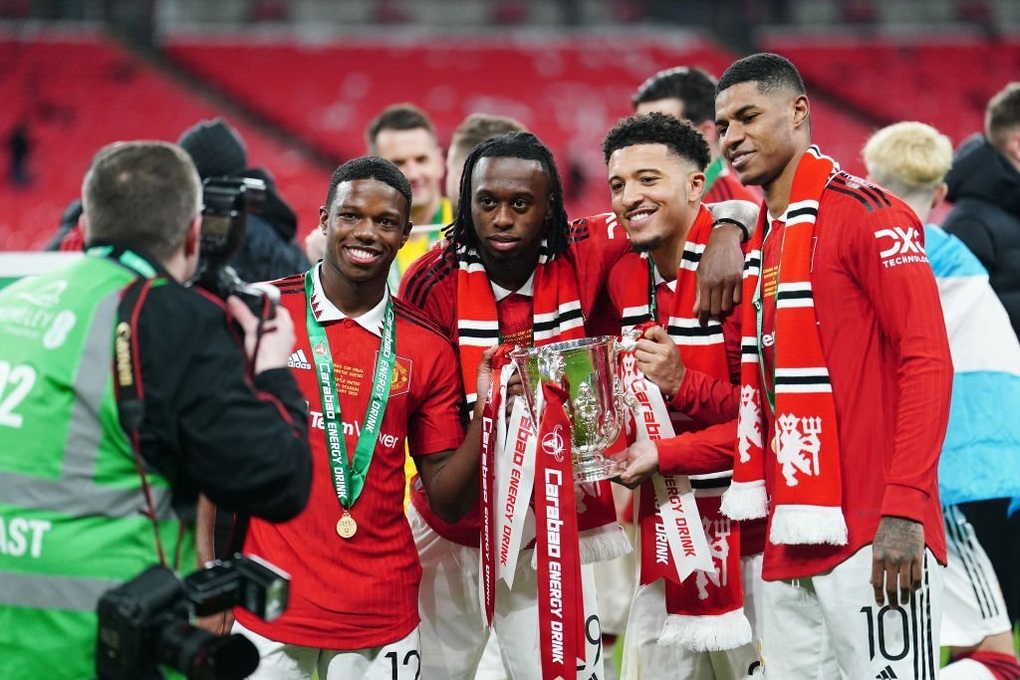 Vô địch Carabao Cup, cầu thủ Man Utd ăn mừng tưng bừng - 11 Vô địch Carabao Cup, cầu thủ Man Utd ăn mừng tưng bừng - 11