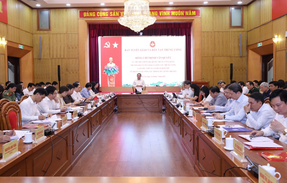“Không thể đòi hỏi báo chí đi trước khi tin đến với báo chí lại đi sau” - 2