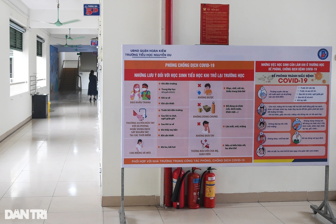 Giáo viên ở Hà Nội vào vai học sinh diễn tập đón trẻ lớp 1-6 trở lại trường - 19 Giáo viên ở Hà Nội vào vai học sinh diễn tập đón trẻ lớp 1-6 trở lại trường - 19