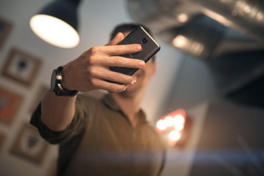 Smartphone Pháp chụp ảnh siêu pixel 52MP và hiệu ứng bokeh đẹp