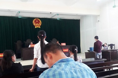 Vết sẹo cuộc đời của cô bé 11 tuổi phải làm mẹ vì bị hiếp dâm