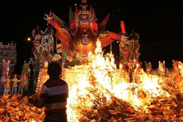 Nhà nước cần phối hợp ngay với Phật giáo để bỏ tục đốt vàng mã!