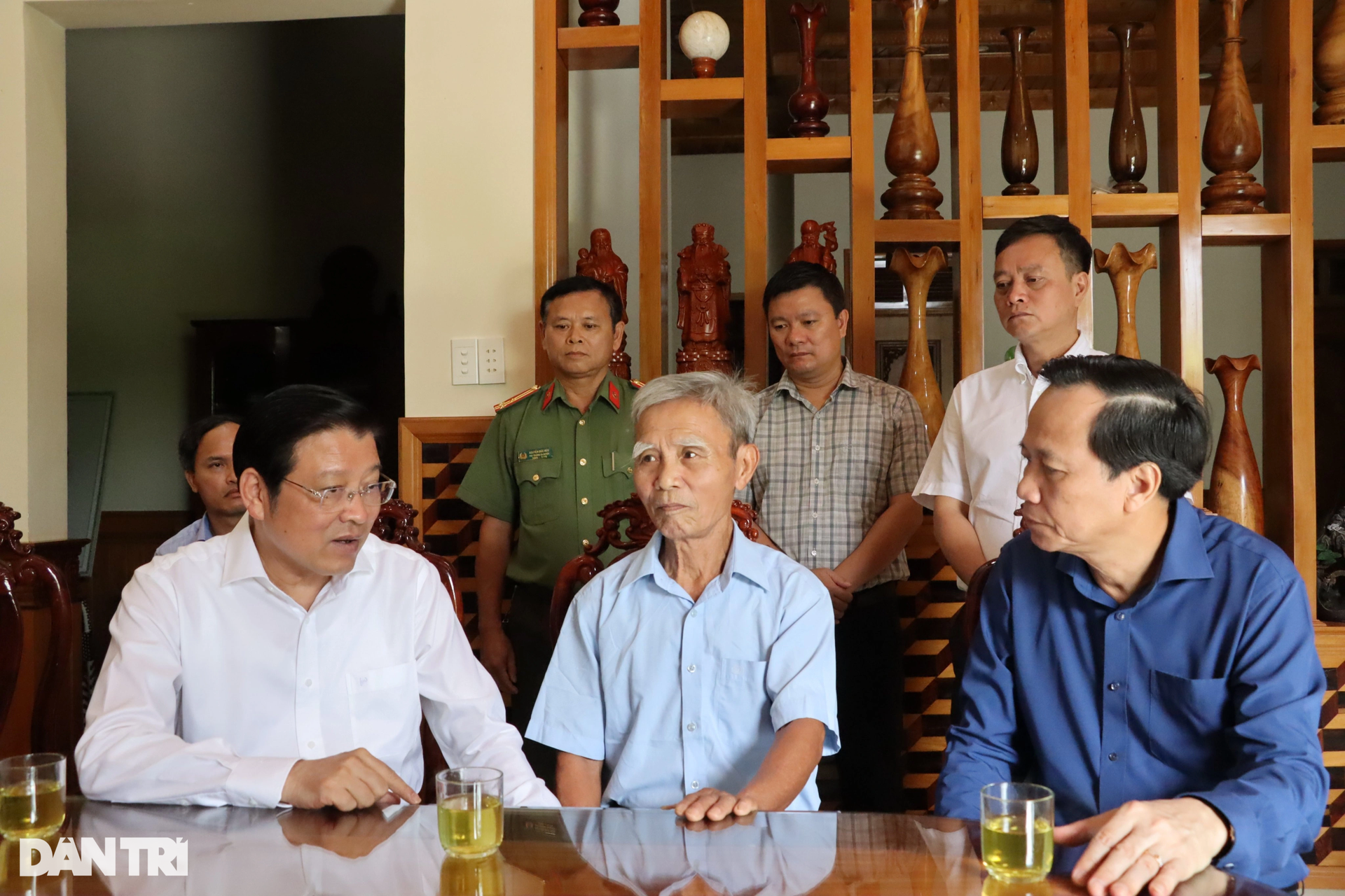 Trưởng ban Nội chính Trung ương thăm hỏi các gia đình liệt sỹ tại Đắk Lắk - 4 Trưởng ban Nội chính Trung ương thăm hỏi các gia đình liệt sỹ tại Đắk Lắk - 4