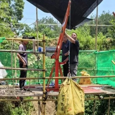 Hang động nổi tiếng bốc mùi hôi thối: Núi rác cao bằng nhà 7 tầng ở trong - 2