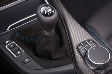 Làm vỡ động cơ xe BMW vì sang nhầm số