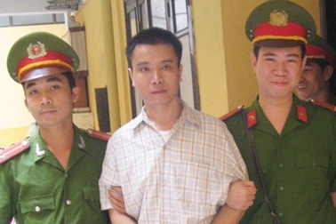 Hà Nội: Lái xe hất CSGT lên nắp capo bị kết tội giết người 