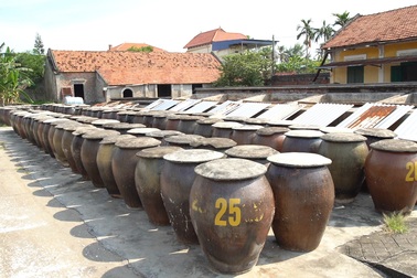 Vì sao nước mắm truyền thống bị "lép vế" trên thị trường?