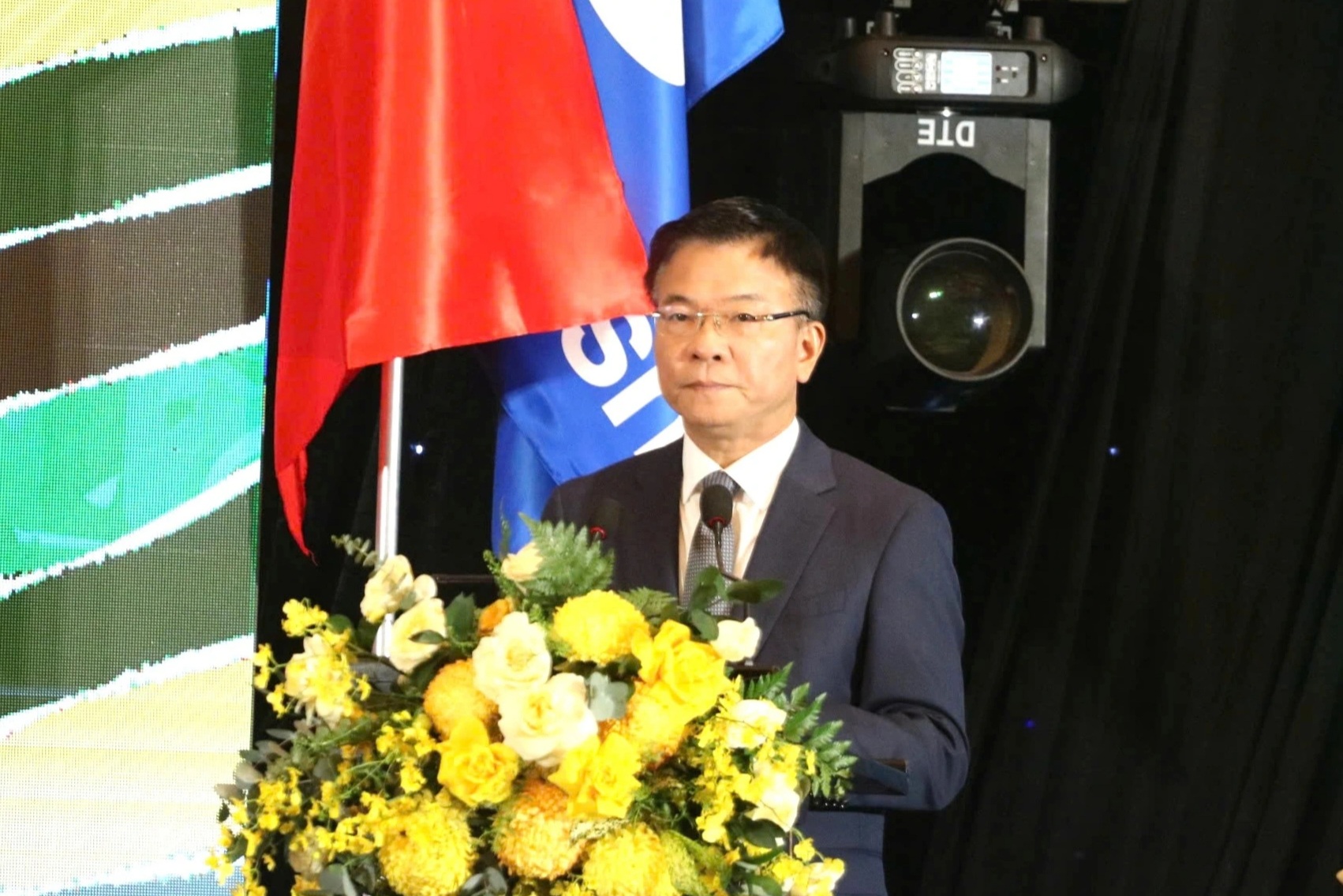 ឧបនាយករដ្ឋមន្ត្រី Le Thanh Long៖ ទេសចរណ៍គឺជានិន្នាការអភិវឌ្ឍន៍ទៅអនាគត - ២ Phó Thủ tướng Lê Thành Long: Du lịch là xu hướng phát triển của tương lai - 2