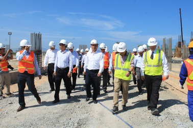 Bộ trưởng GTVT thị sát dự án đường băng số 2 ở Cam Ranh